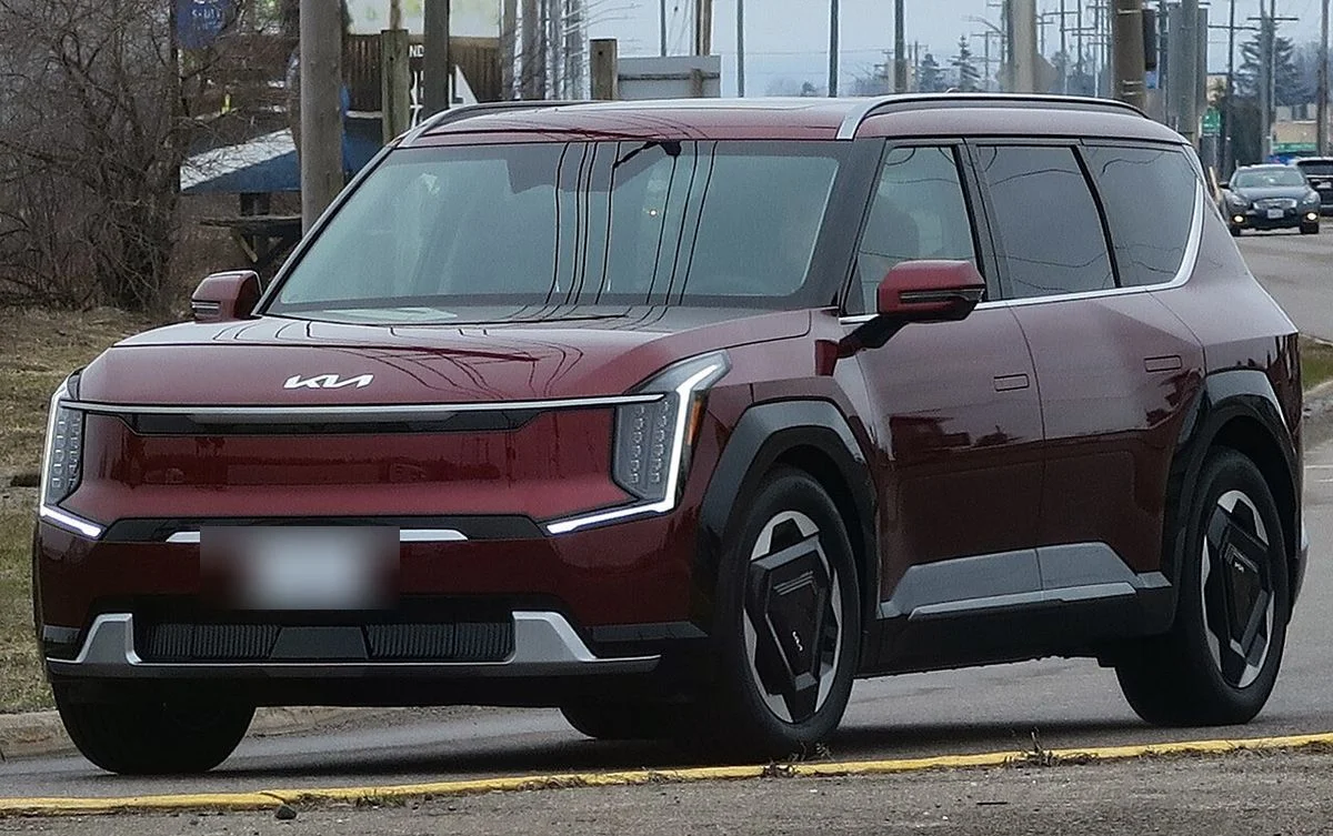 붉은색 2025년형 기아 EV9 Land AWD 전면 좌측
