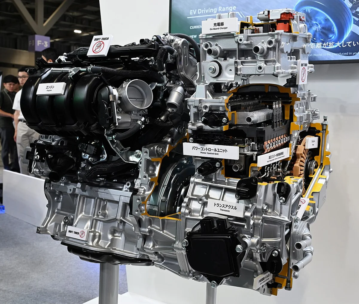토요타 RAV4 플러그인 하이브리드 시스템 전시품, 2.5L 엔진과 모터가 결합된 구조