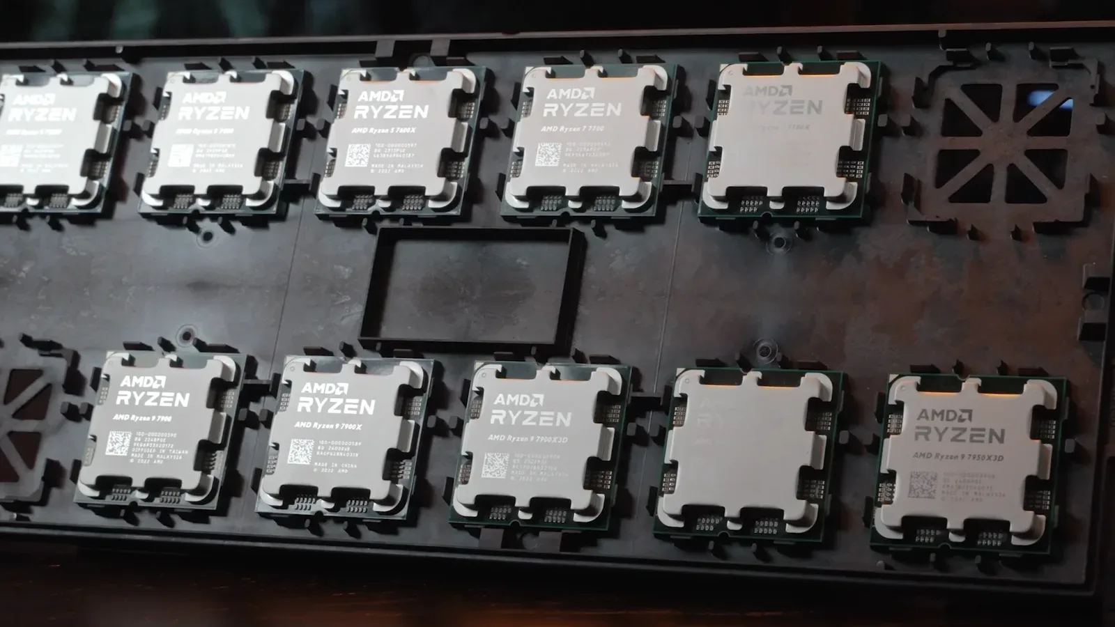 메인보드 소켓에 장착된 CPU