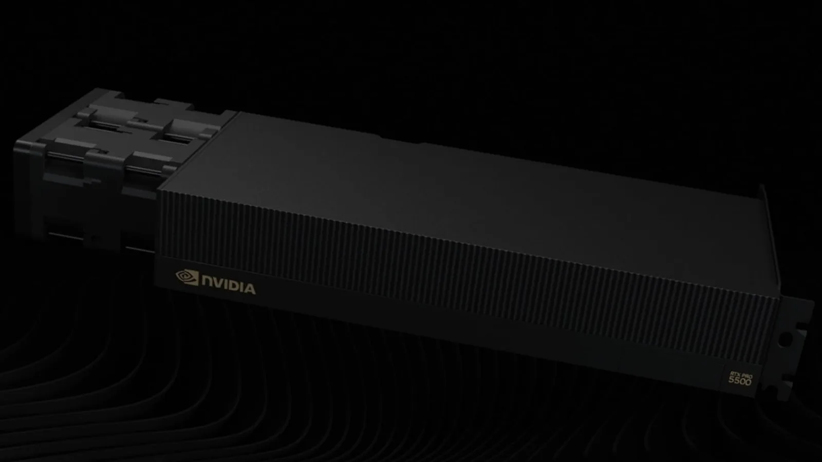 엔비디아 RTX PRO 5500 그래픽카드 측면 사진, 검은 배경에 NVIDIA 로고와 RTX PRO 5500 각인이 보이는 모습